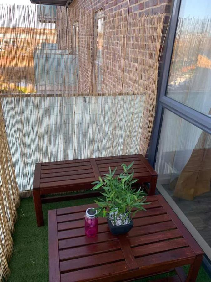 Lovely 1-Bed Serviced Apartment With Free Parking West Thurrock Exterior photo