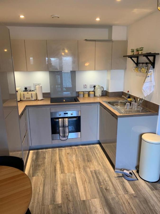 Lovely 1-Bed Serviced Apartment With Free Parking West Thurrock Exterior photo